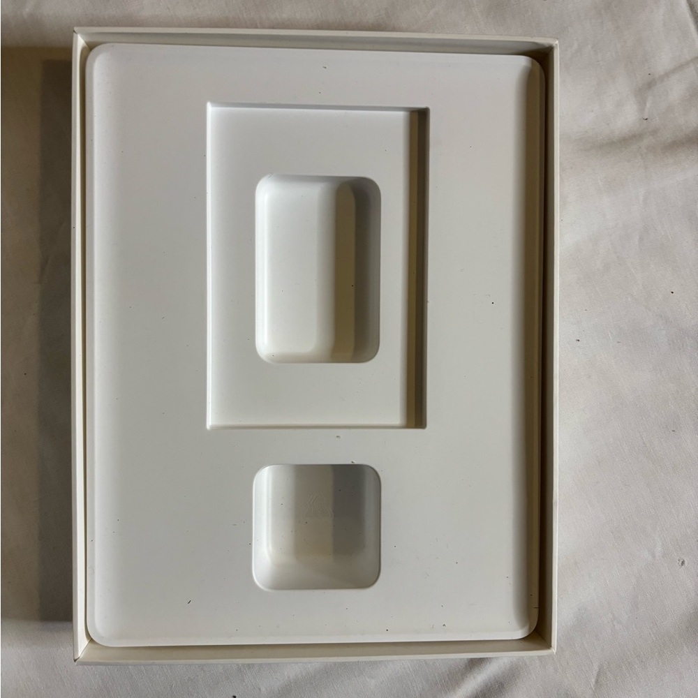 Apple iPad 2 Box Only - Picture 10 of 10
